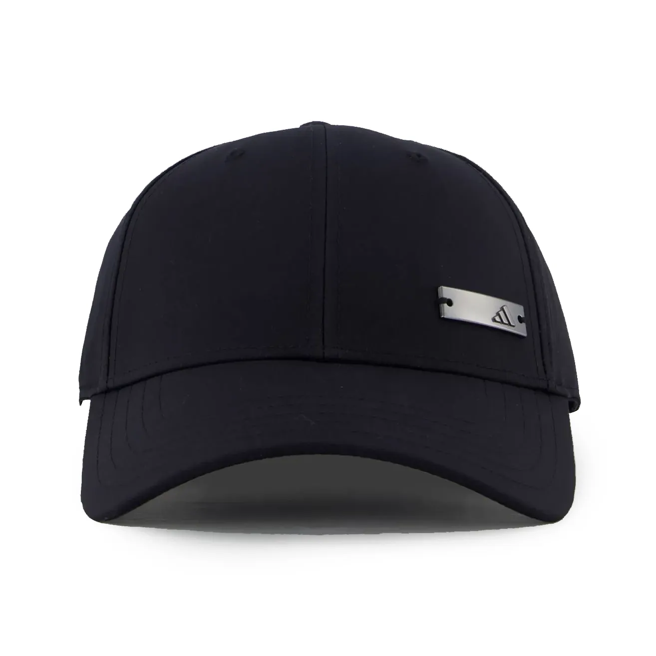 Boné Adidas preto estilo baseball com logo metálico frontal em fundo branco